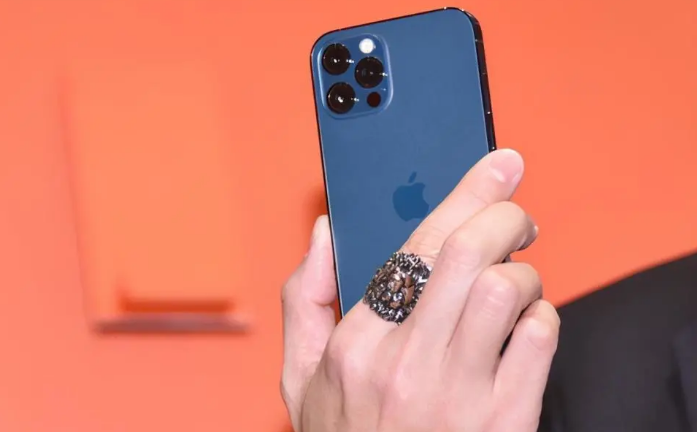 白塔苹果手机维修分享iPhone12系列重启方法教程 